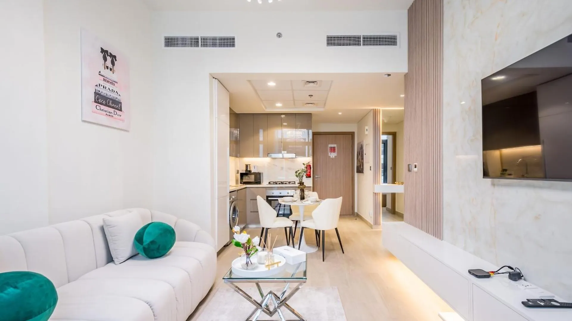 Vacay Lettings Charming Retreat Azizi Riviera Apartment Dubai