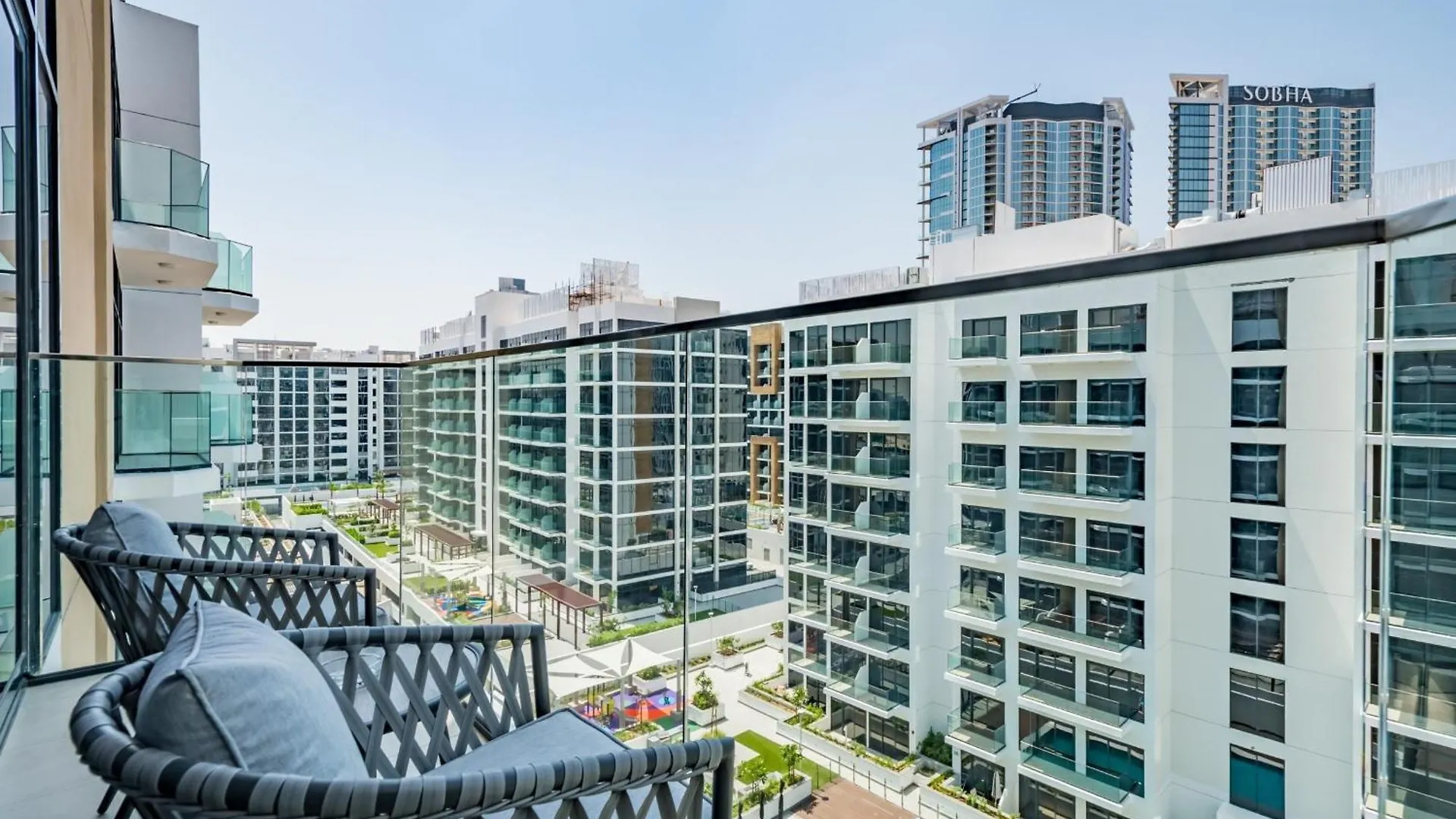 Vacay Lettings Charming Retreat Azizi Riviera Apartment Dubai