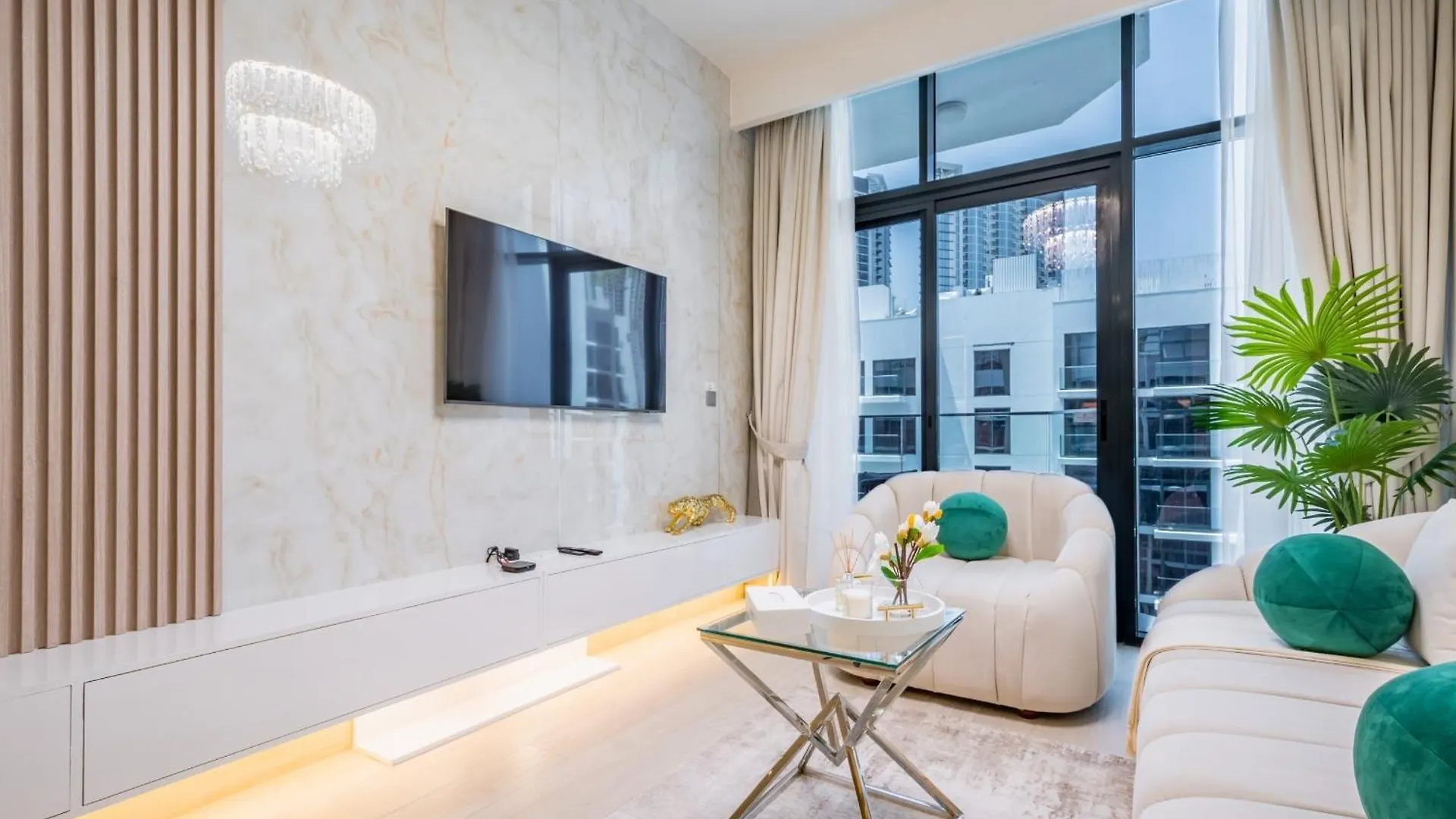 Vacay Lettings Charming Retreat Azizi Riviera Apartment Dubai